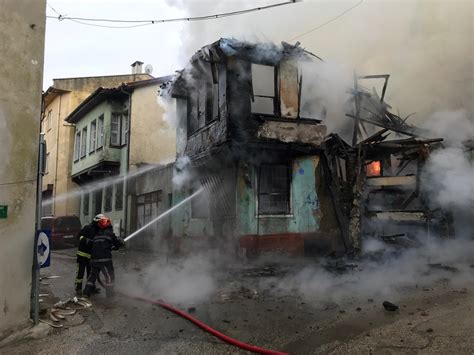 B­u­r­s­a­­d­a­ ­K­a­y­h­a­n­ ­Ç­a­r­ş­ı­s­ı­­n­d­a­ ­y­a­n­g­ı­n­ ­-­ ­S­o­n­ ­D­a­k­i­k­a­ ­H­a­b­e­r­l­e­r­